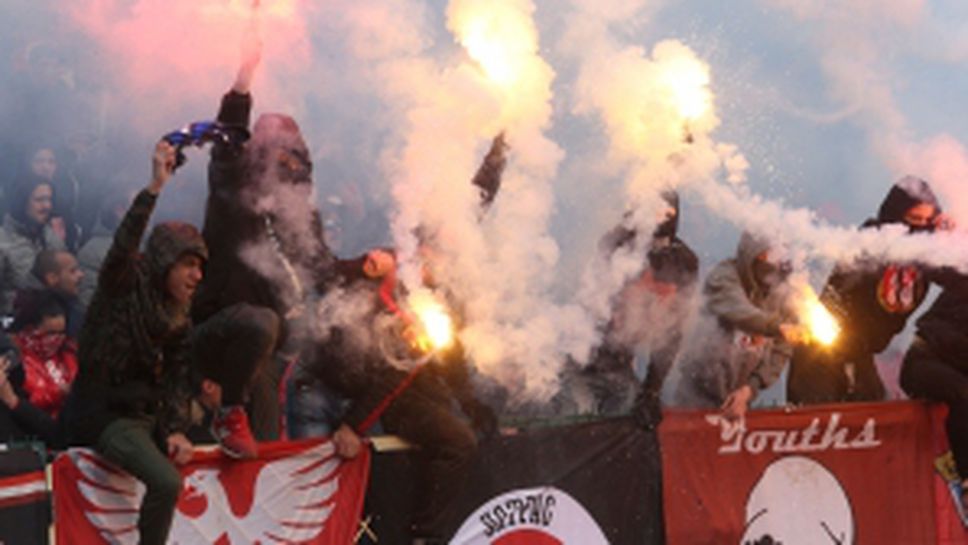 Феновете на ЦСКА-София по време на дербито