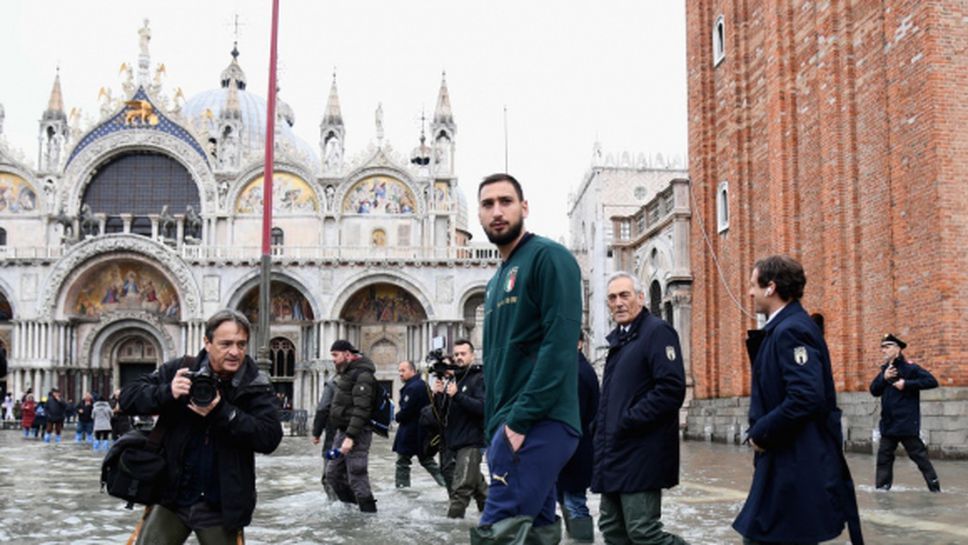 "Адзурите" посетиха наводнената Венеция, Киево с голям жест към града