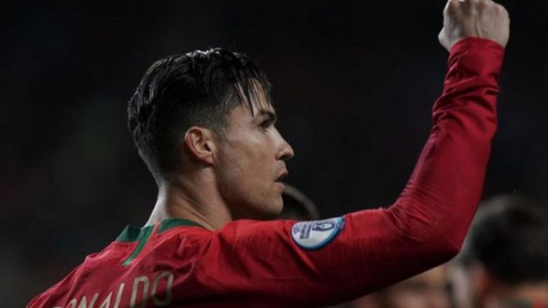 Роналдо с рекорд по голове за Португалия