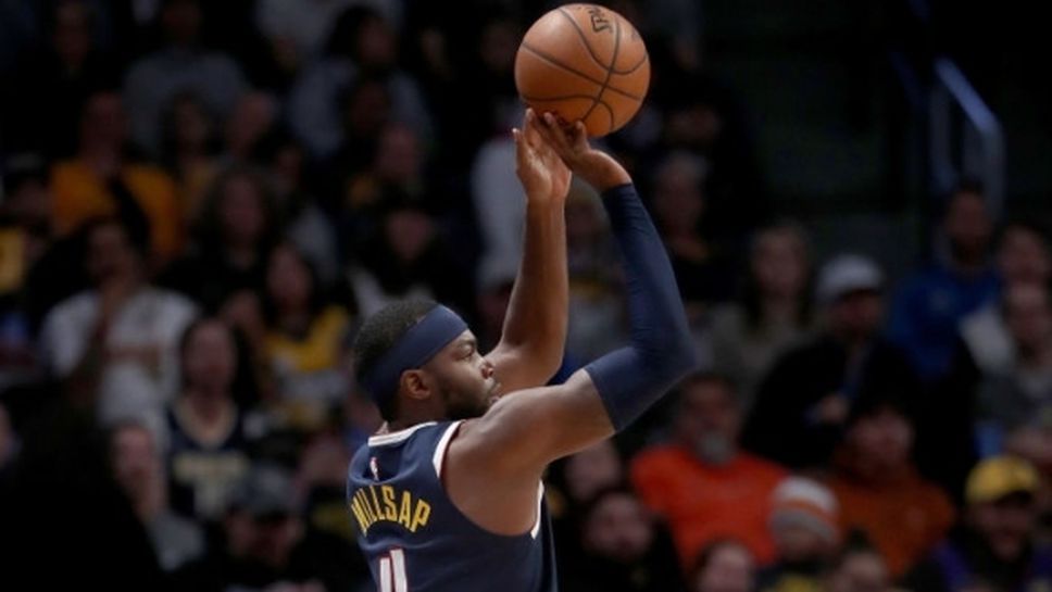 Денвър се справи и с Финикс у дома