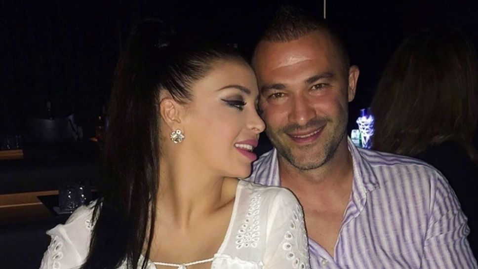 Бивш национал заведе красавица в Дубай (снимки)