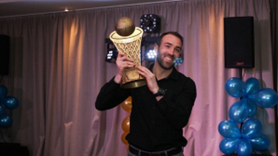 Левски Лукойл отпразнува спечелването на купата на България по баскетбол