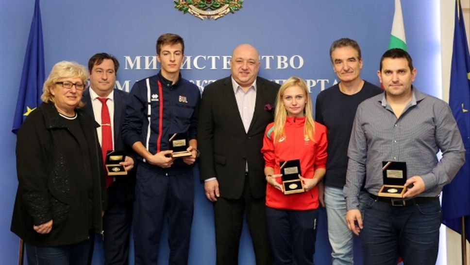 Министър Кралев награди отличилите се фехтовачи през 2019 година