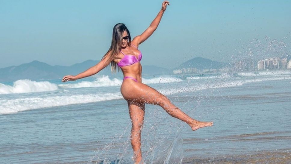 Бразилска футболистка показа завидни умения с гърди (видео+снимки)