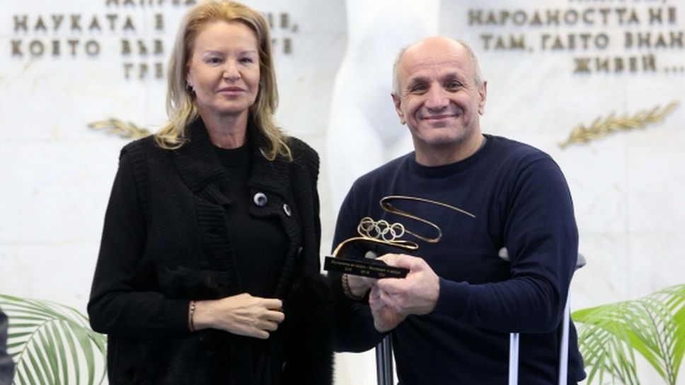 Стефка Костадинова връчи приз на МОК на проф. Лозан Митев от НСА