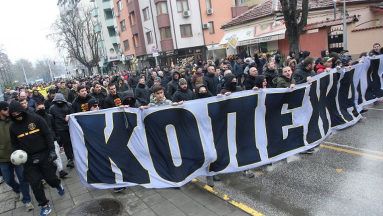 Блокираха централен площад в Пловдив заради "Колежа" (видео+галерия)