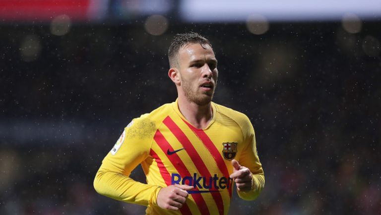 Играч на Барселона е хванал срамна болест, твърди радио