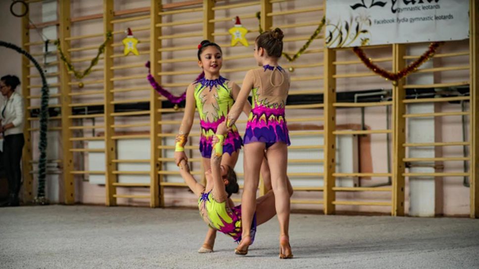 "Анелия" (Мездра) е комплексен победител в турнира "Коледни звездички"