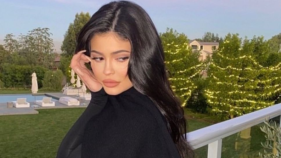 Баскетболна тръпка пръска сексапил в социалните мрежи (снимки)