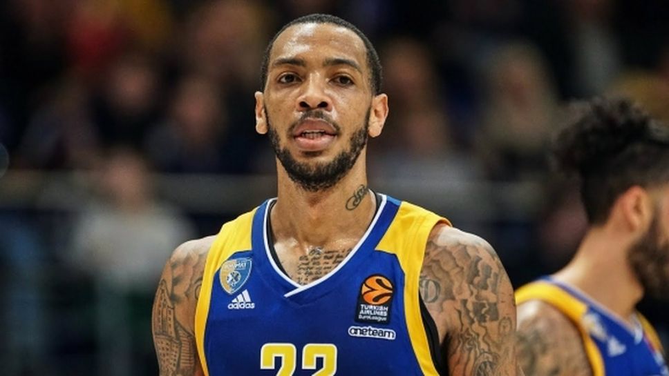 Американец смени сърбин във Фенербахче