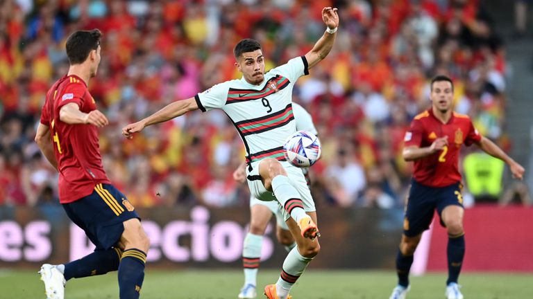  Испания надигра, само че не победи Португалия 