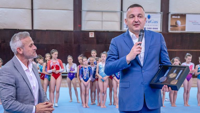 Кметът на Варна Иван Портних получи комплект медали, с каквито