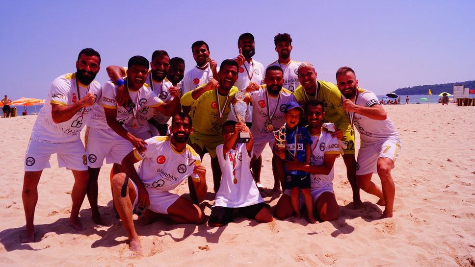 Шампионът на Турция спечели след дузпи турнира по плажен футбол във Варна