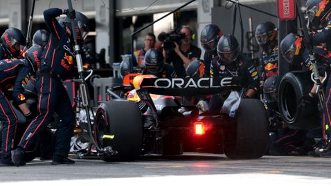  Защо Ред Бул даде твърдите гуми на Верстапен за финала в Испания? 