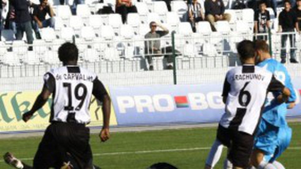 Изгоненият от Левски Де Карвальо предизвика възторг на "Лаута"