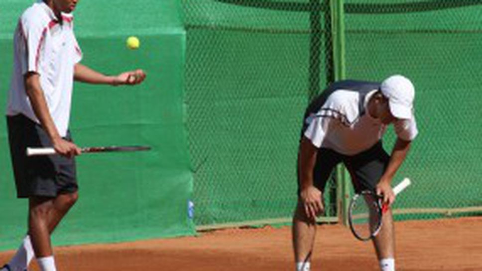 Грозданов-Трендафилов и Грозев-Кузманов продължават на Zagorka Tennis Cup