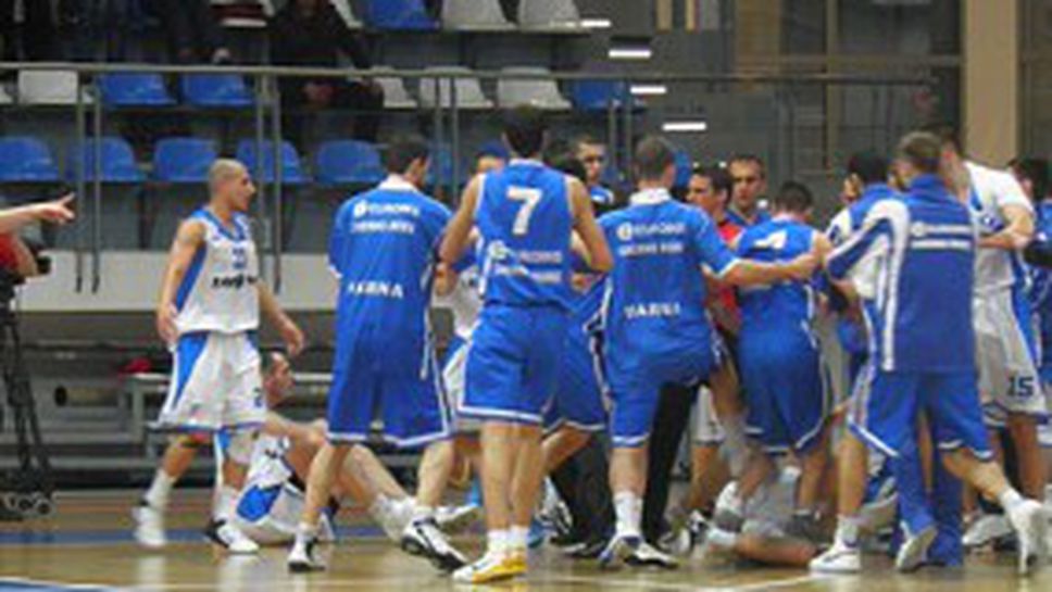 Масов бой в Самоков, Рилски и Черно море завършиха срещата с по 4 човека (видео)