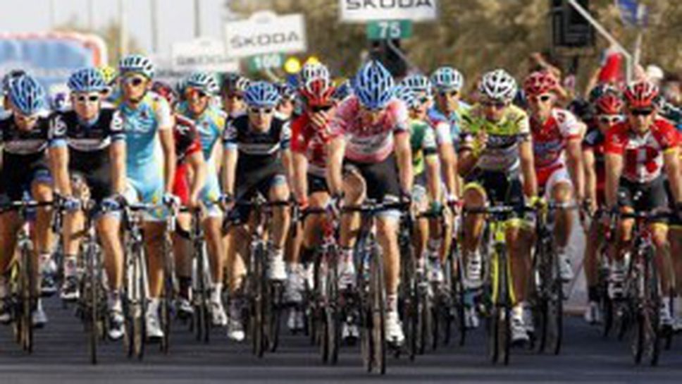 Участниците в Джирото почетоха загиналия белгиец, резултатите от днешния етап не се зачитат