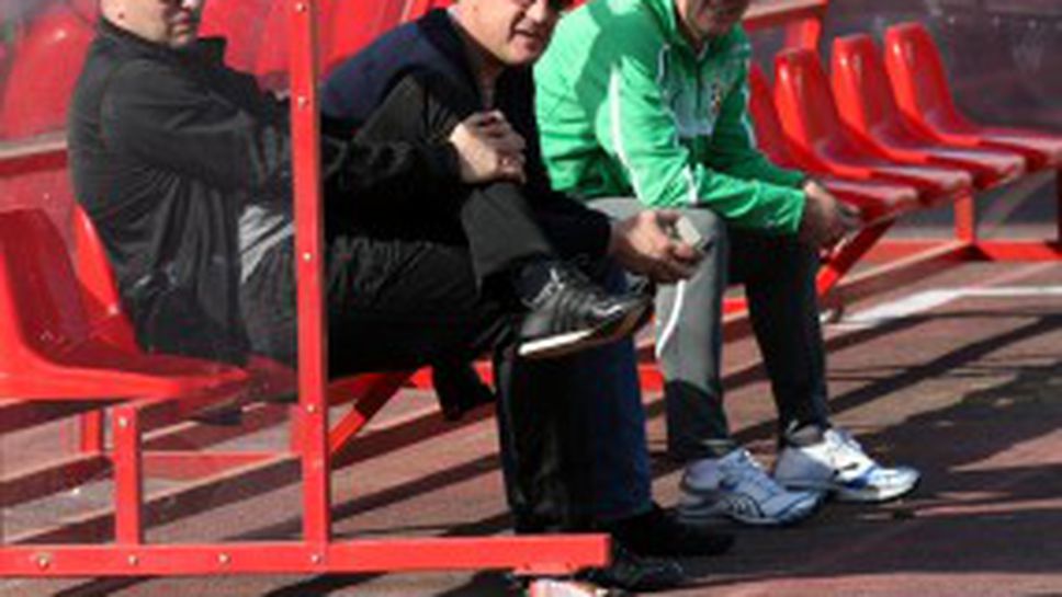 "Титан" плаща дълг за плаж, за да вземе "Българска армия"