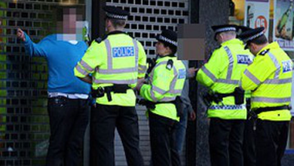 Арестуваха двама за бомбите за Нийл Ленън