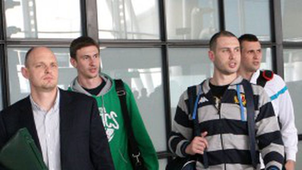 Волейболните национали заминаха с автобус за Сърбия (ГАЛЕРИЯ)