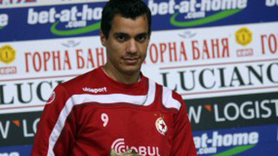 Платини по-скъп от Делев