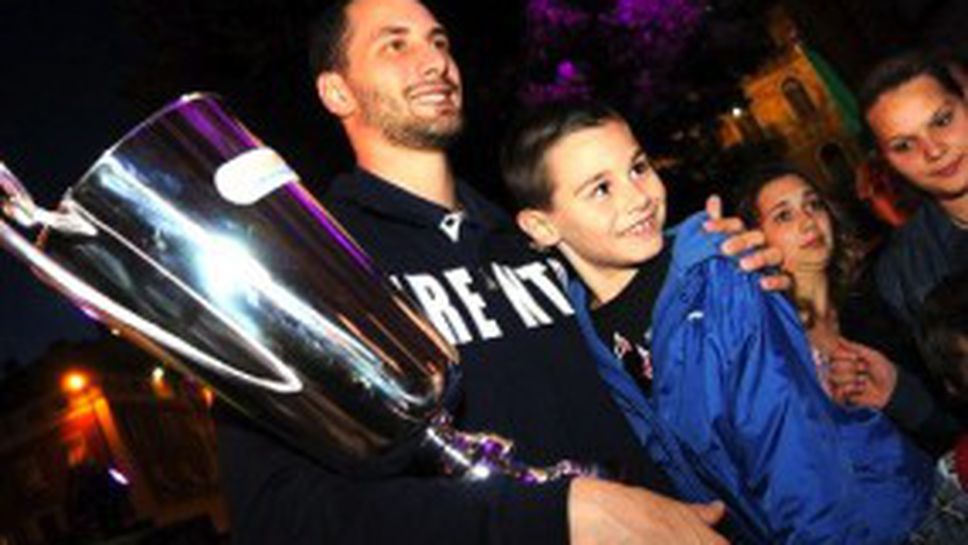 БГ Тренто поля титла на градския площад с 2500 фенове (ГАЛЕРИЯ)