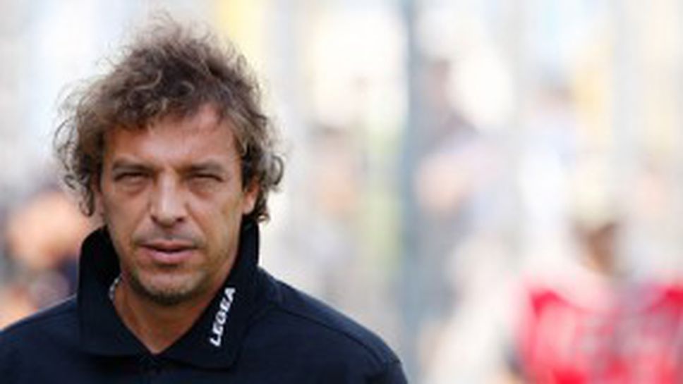 Някогашно крило на Интер и Италия вариант за треньор на Лече