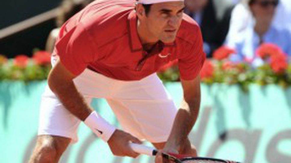 Федерер наказа отново Лопес