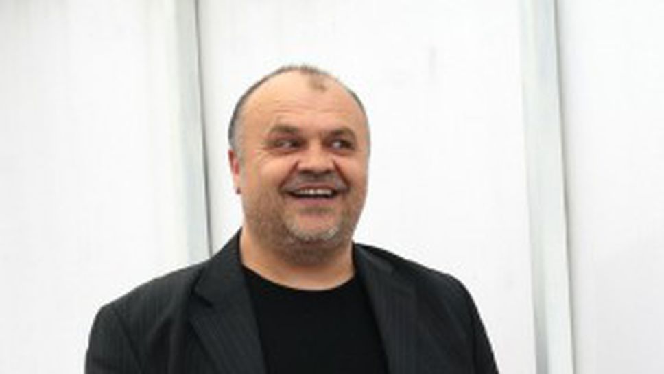 Емил Наков не си даде акциите днес, чакат го утре