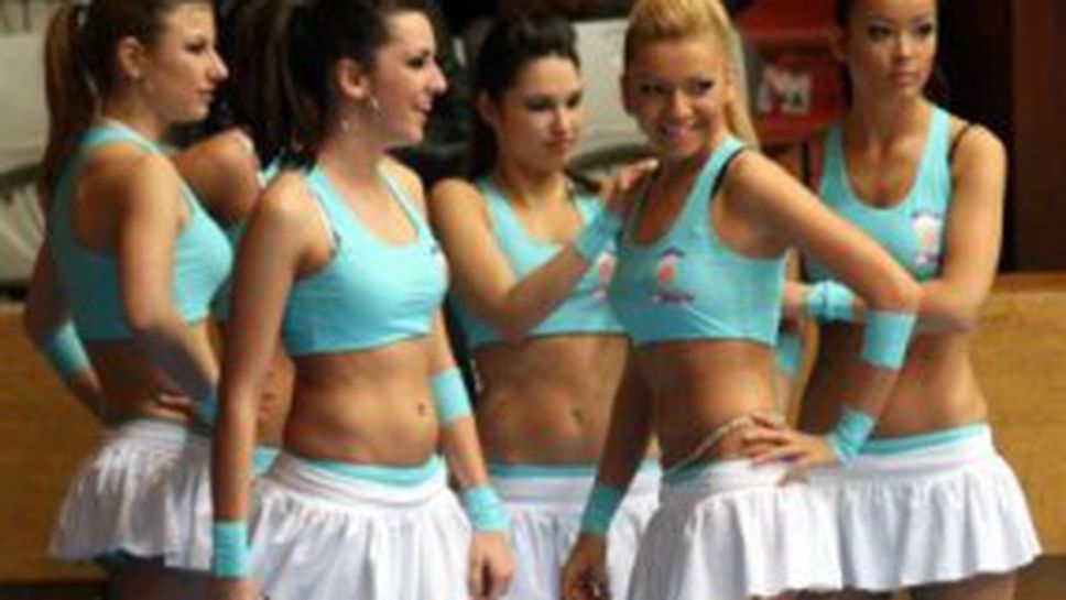 Мажоретките на Левски с последно "представление" за сезона (видео)