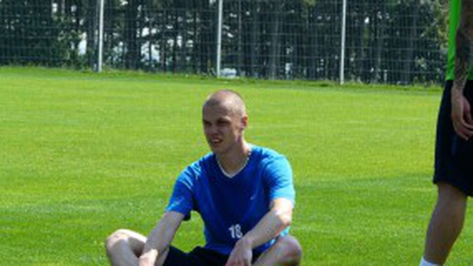 Беста тренира с Левски, излиза срещу Апоел Тел Авив