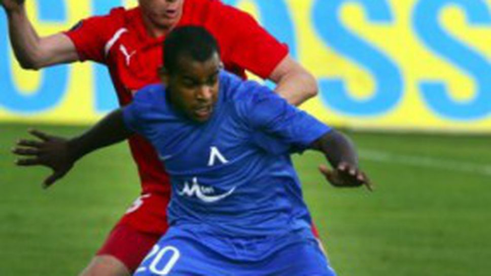 Вижте двата отменени гола на Левски (видео)