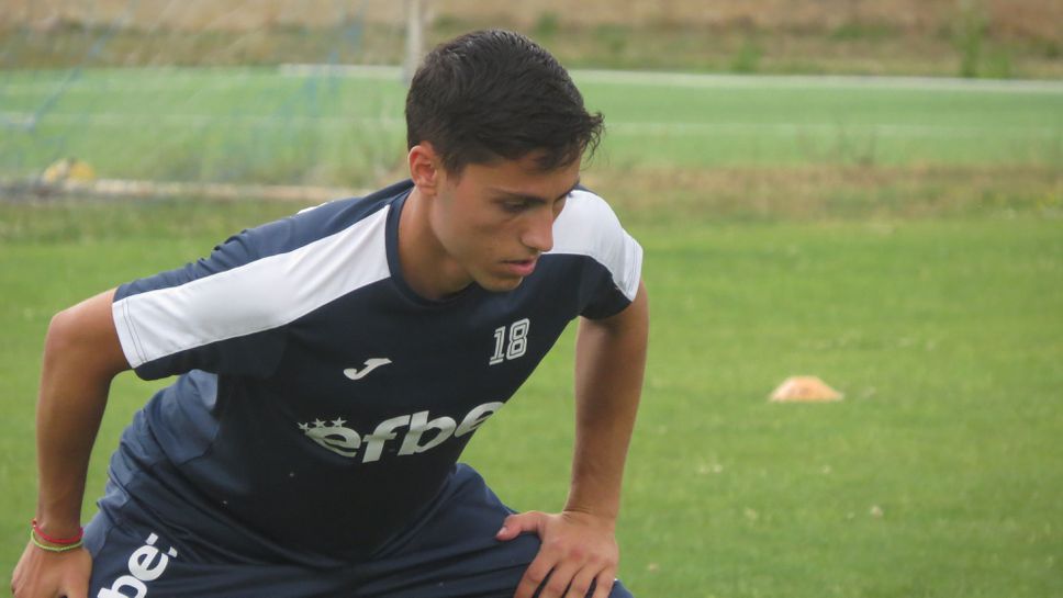 Гръцки халф се пробва в Монтана