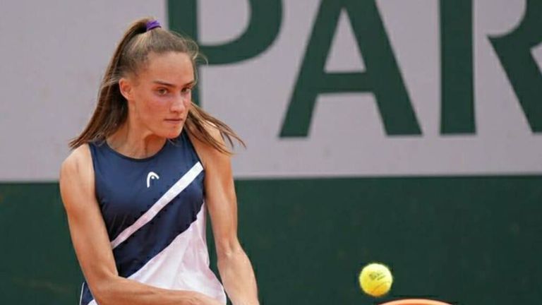 Шампионката на България по тенис в зала Денислава Глушкова се