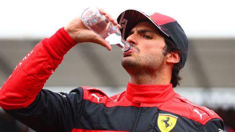  Сайнц: Добра обиколка и изненада на финала 