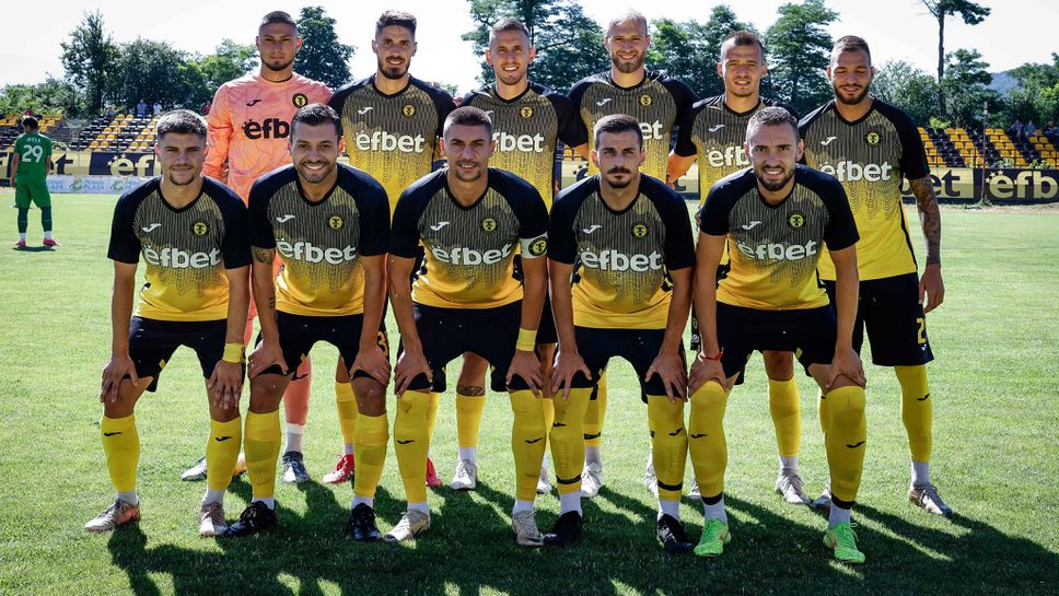 Миньор Перник привлече още един футболист дни преди първия си