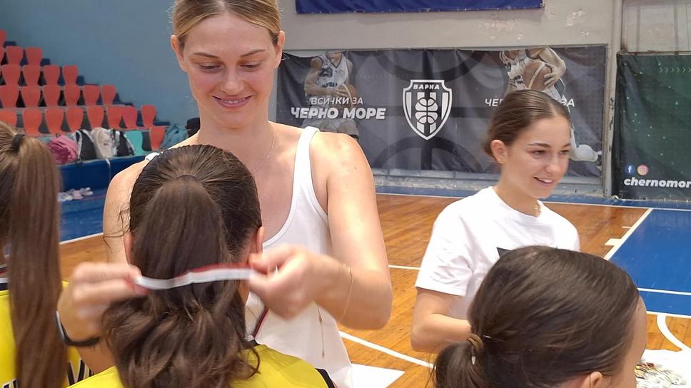 Борислава Христова се завърна в родното гнездо и награди млади шампионки