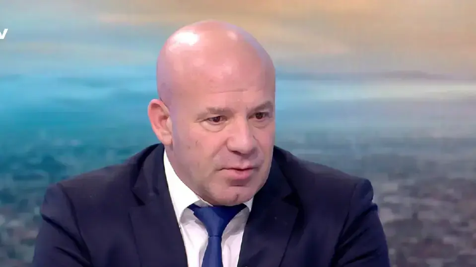 Министър Керязов: В Зимния дворец няма лед, а търговци ползват обекти без да плащат наеми