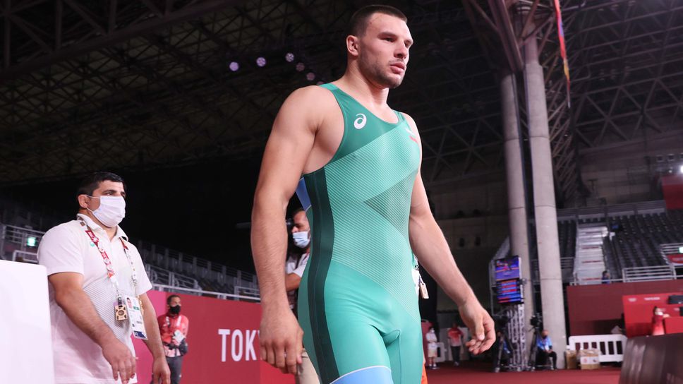 Кирил Милов загуби 1/4-финалната си среща в Токио, но има шанс да продължи напред