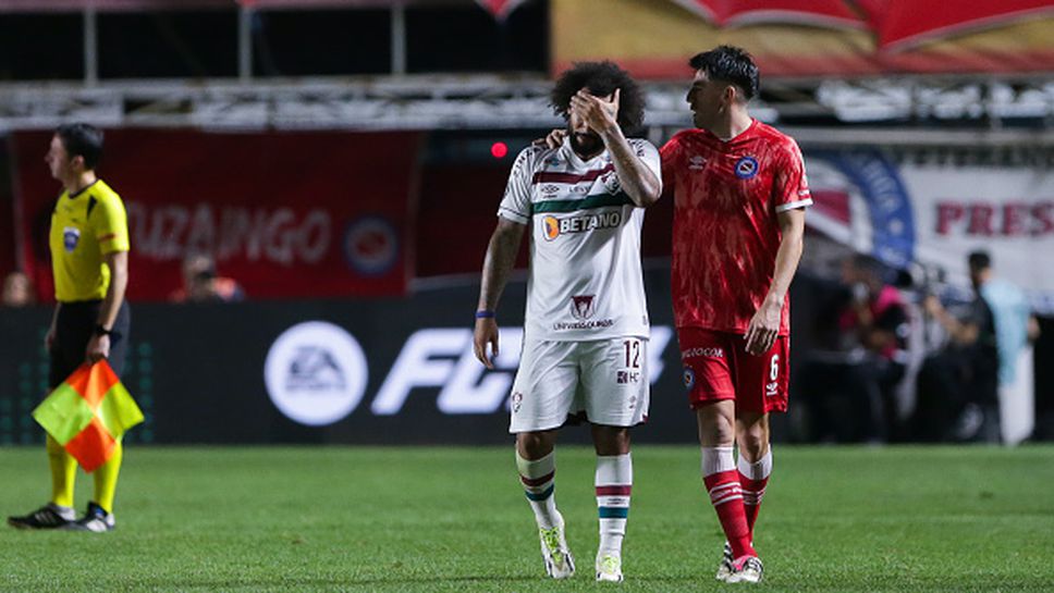Красиви голове, червени картони и ужасяваща контузия белязаха мача между Архентинос Хуниорс и Флуминензе