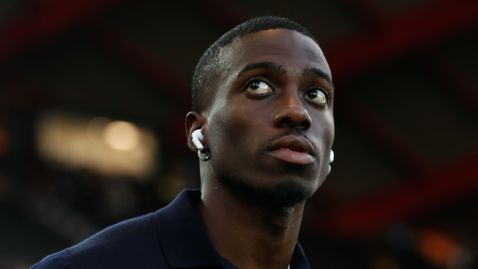 Уеа пристигна във Франция