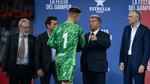 Лапорта обясни как Тер Стеген би улеснил Барселона