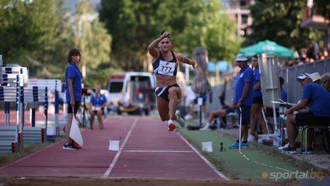 Габриела Петрова и Божидар Саръбоюков се наложиха в тройния скок