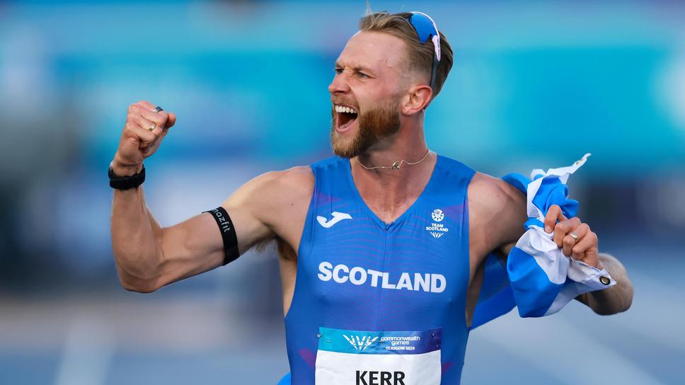 Емоционален триумф за Кър в Глазгоу