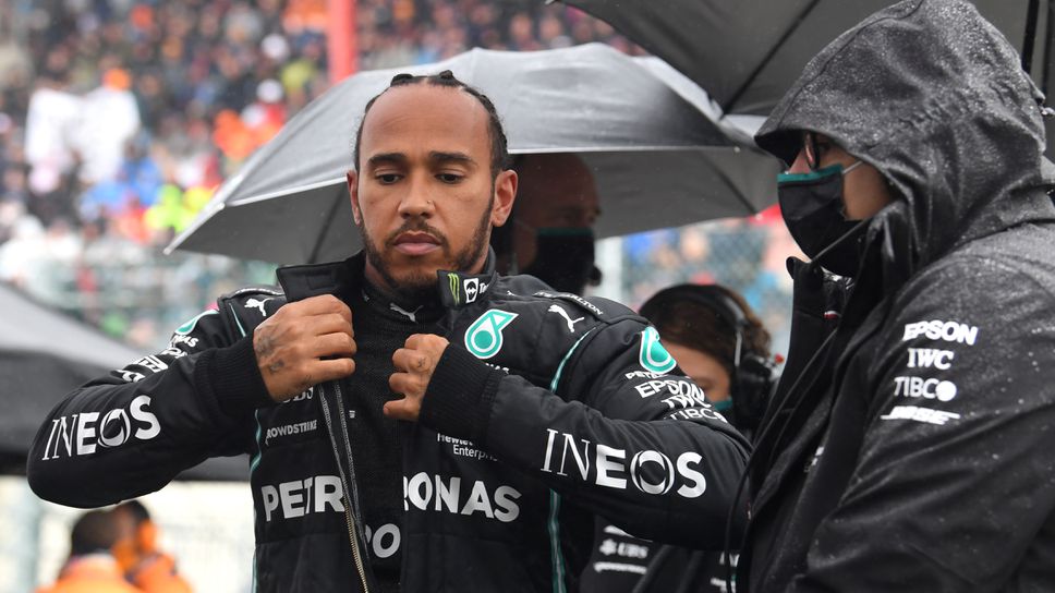 Хамилтън не се чувства застрашен от Ред Бул въпреки завързаната битка за титлата