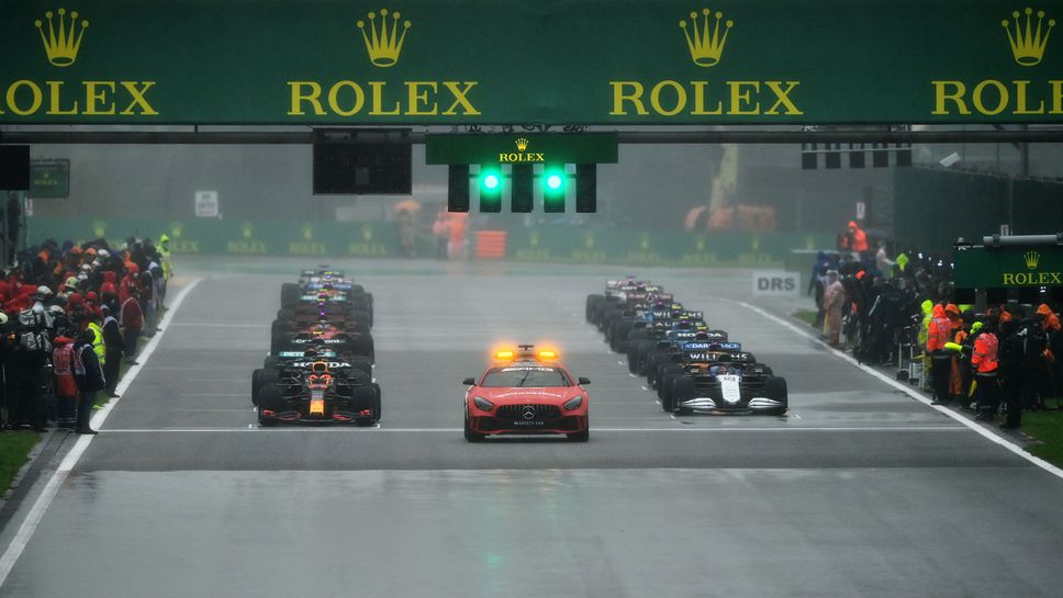 Мерцедес: 10-минутното известие на ФИА е точно на лимита