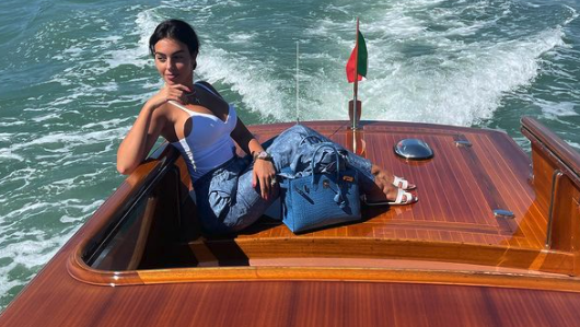 Стил и сексапил от Джорджина във Венеция