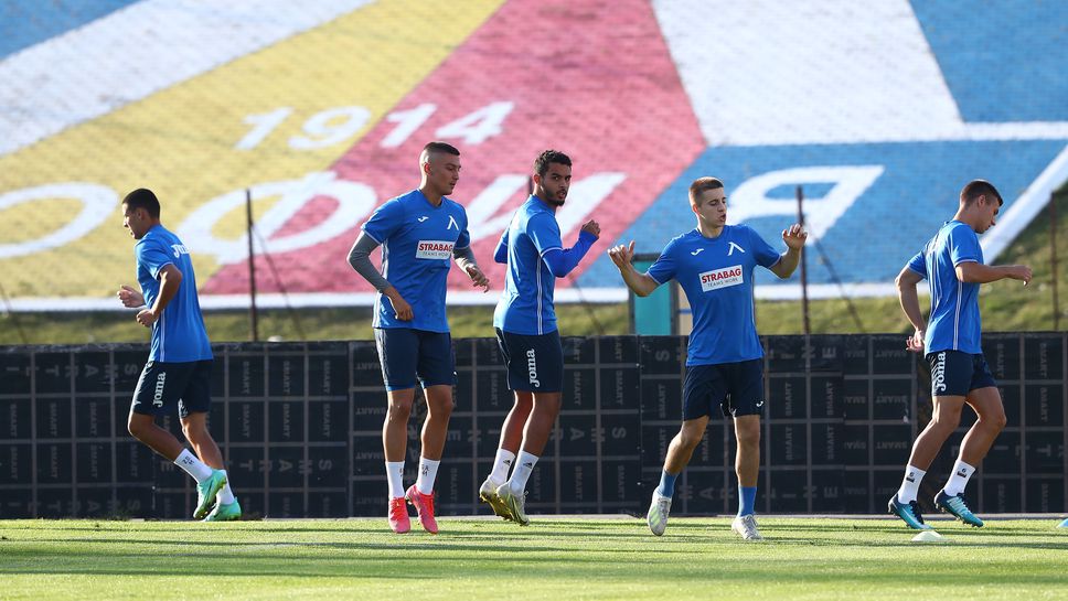 Станимир Стоилов повежда  Левски, Мъри с първа тренировка