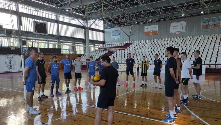 Мъжкият отбор на Дунав Русе се събра за първа тренировка